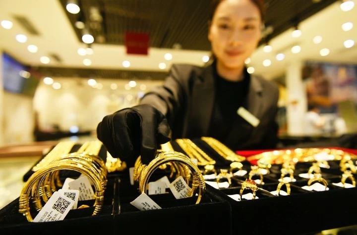 Giá vàng hôm nay 18/8: Tăng mạnh, vượt 4.400 USD/ounce Giá vàng hôm nay 18/8: Tăng mạnh, vượt 4.400 USD/ounce
