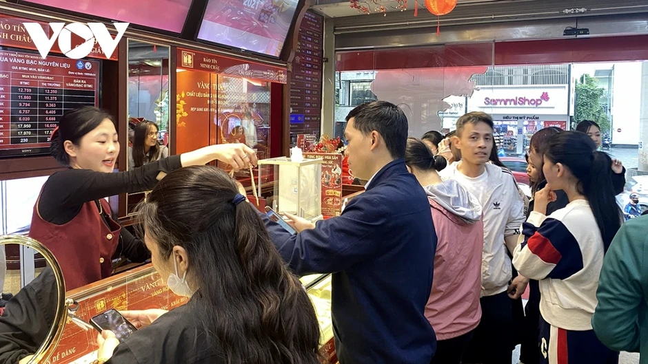 Giá vàng hôm nay 19/3: Giá vàng thế giới lao dốc, giảm 150 USD/oz Giá vàng hôm nay 19/3: Giá vàng thế giới lao dốc, giảm 150 USD/oz