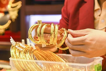 Giá vàng hôm nay 20/4: Tiếp tục đi xuống dưới ngưỡng 4.800 USD/ounce