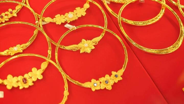 Giá vàng hôm nay 22/3 tiếp tục giảm