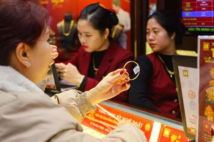 Giá vàng hôm nay 22/4: Lao dốc không phanh, giảm hơn 100 USD/ounce Giá vàng hôm nay 22/4: Lao dốc không phanh, giảm hơn 100 USD/ounce