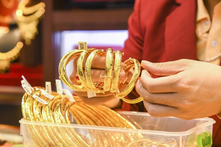 Giá vàng hôm nay 24/4: Giảm mạnh, mất ngưỡng 4.700 USD/ounce Giá vàng hôm nay 24/4: Giảm mạnh, mất ngưỡng 4.700 USD/ounce