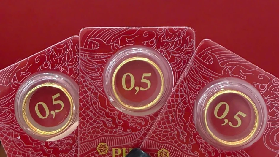 Giá vàng hôm nay 26/5: Vàng thế giới đi ngang ở mức 4.570,1 USD/oz Giá vàng hôm nay 26/5: Vàng thế giới đi ngang ở mức 4.570,1 USD/oz