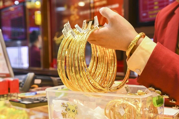 Giá vàng hôm nay 27/3: Quay đầu lao dốc, mất hơn 100 USD/ounce Giá vàng hôm nay 27/3: Quay đầu lao dốc, mất hơn 100 USD/ounce