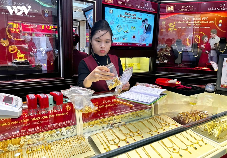 Giá vàng hôm nay 27/7: Vàng SJC giao dịch ở mức 141,5 triệu đồng/lượng Giá vàng hôm nay 27/7: Vàng SJC giao dịch ở mức 141,5 triệu đồng/lượng