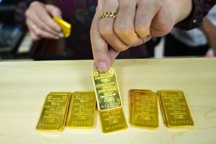 Giá vàng hôm nay 4/5: Vàng SJC cao hơn thế giới 20,4 triệu đồng/lượng Giá vàng hôm nay 4/5: Vàng SJC cao hơn thế giới 20,4 triệu đồng/lượng