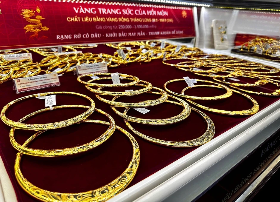 Giá vàng hôm nay 4/8: Giá vàng SJC tăng nhẹ 500.000 đồng/lượng Giá vàng hôm nay 4/8: Giá vàng SJC tăng nhẹ 500.000 đồng/lượng