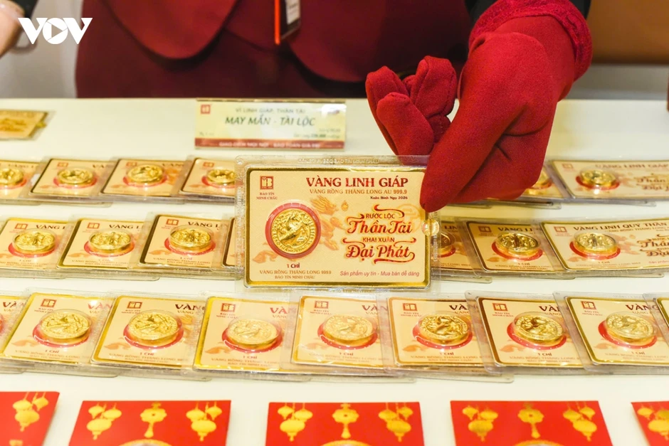 Giá vàng hôm nay 8/8: Vàng thế giới áp sát mốc 4.316 USD/oz, vàng SJC đi ngang Giá vàng hôm nay 8/8: Vàng thế giới áp sát mốc 4.316 USD/oz, vàng SJC đi ngang