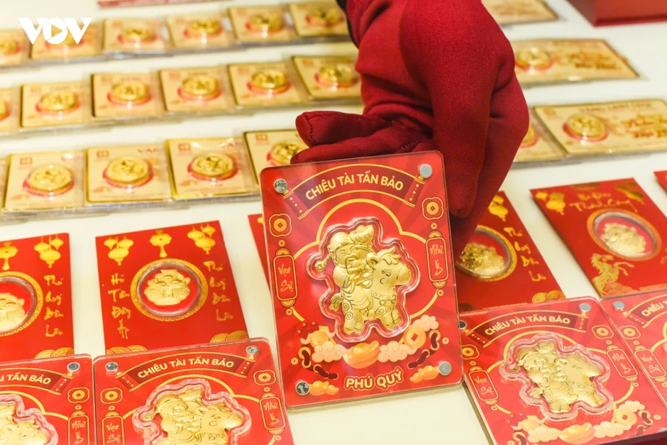 Giá vàng hôm nay 8/8: Vàng thế giới áp sát mốc 4.316 USD/oz, vàng SJC đi ngang Giá vàng hôm nay 8/8: Vàng thế giới áp sát mốc 4.316 USD/oz, vàng SJC đi ngang