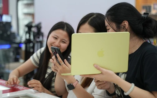 Giá vàng hôm nay "vững như bàn thạch", SJC và nhẫn bảo toàn thành quả sau cú tăng tốc "bung nóc"