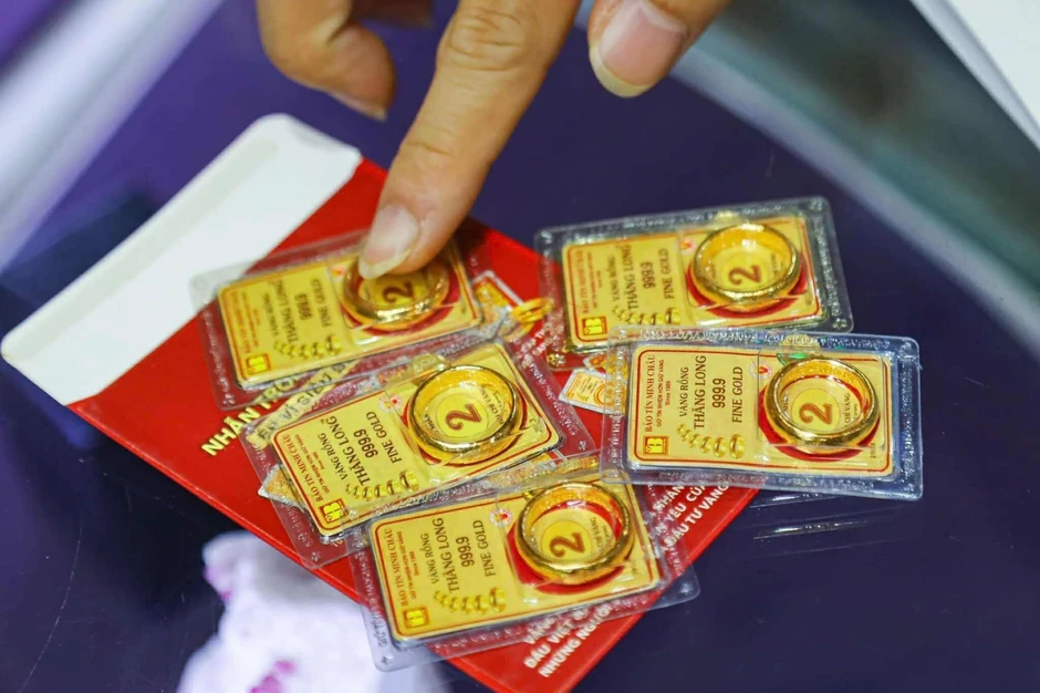 Giá vàng lao dốc, nhiều nhà đầu tư lỗ nặng Giá vàng lao dốc, nhiều nhà đầu tư lỗ nặng