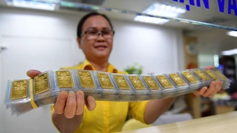 Giá vàng miếng giảm 6 triệu đồng mỗi lượng