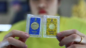Giá vàng miếng neo quanh 140 triệu đồng