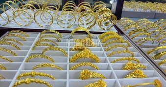 Giá vàng ngày 15/5: Tiếp tục lao dốc, chênh lệch giữa giá vàng trong nước và thế giới giảm xuống 17 triệu đồng/lượng