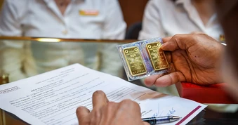 Giá vàng ngày 17/7: Tiếp tục "lao dốc" phiên thứ 2 liên tiếp