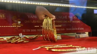 Giá vàng ngày 21/3: Trong nước, thế giới tiếp tục rơi tự do