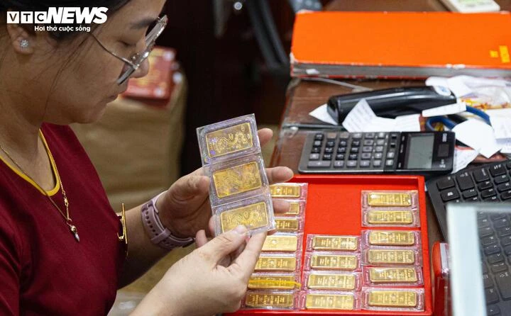 Giá vàng rung lắc, nhà đầu tư có nên mua? Giá vàng rung lắc, nhà đầu tư có nên mua?