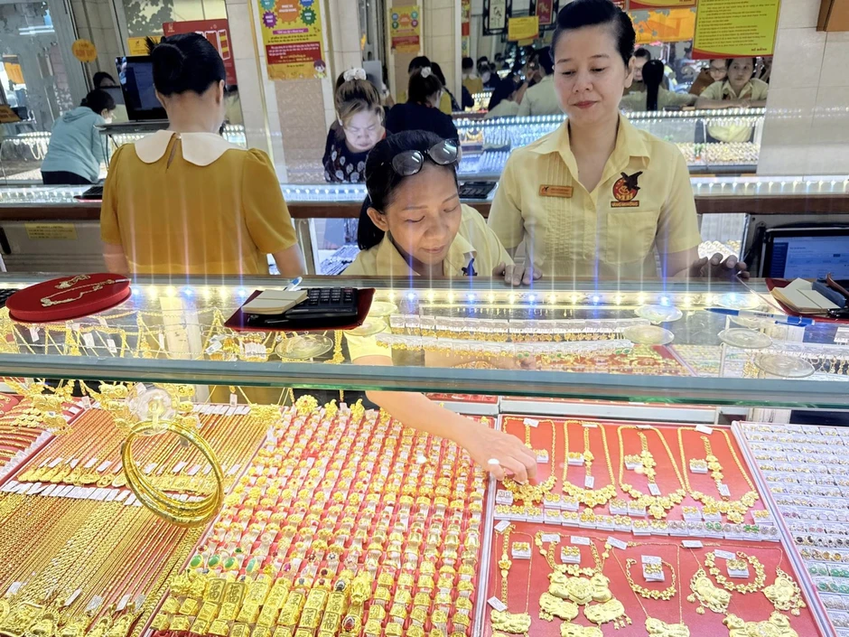 Giá vàng sáng 19/5 tăng giảm trái chiều, cẩn thận với tâm lý 'lướt sóng' Giá vàng sáng 19/5 tăng giảm trái chiều, cẩn thận với tâm lý 'lướt sóng'