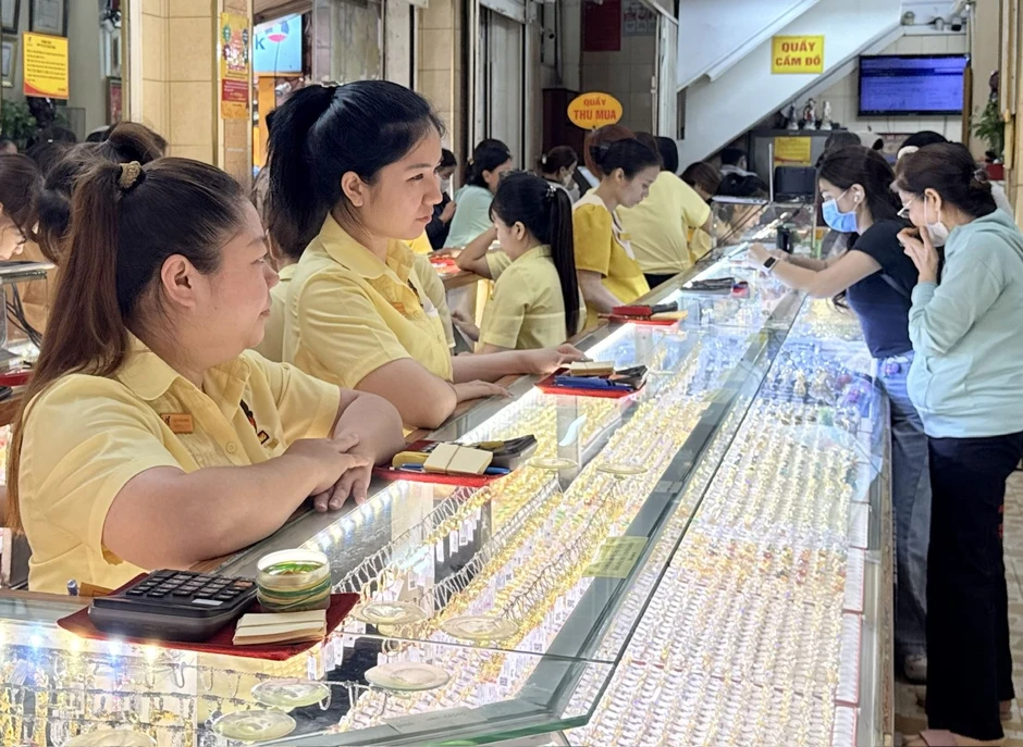 Giá vàng sáng 2/6 giảm nhẹ, nhà đầu tư thận trọng theo dõi thị trường Giá vàng sáng 2/6 giảm nhẹ, nhà đầu tư thận trọng theo dõi thị trường
