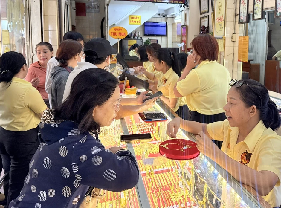 Giá vàng sáng 2/6 giảm nhẹ, nhà đầu tư thận trọng theo dõi thị trường Giá vàng sáng 2/6 giảm nhẹ, nhà đầu tư thận trọng theo dõi thị trường