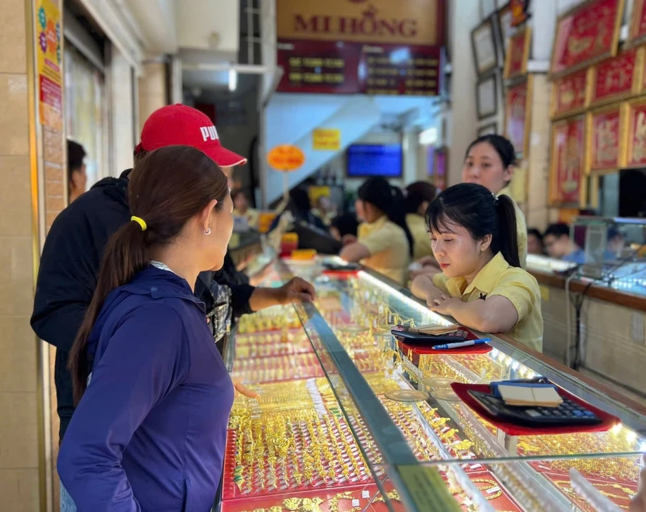 Giá vàng sáng 20/4 tăng nhẹ trở lại, giao dịch vẫn trầm lắng Giá vàng sáng 20/4 tăng nhẹ trở lại, giao dịch vẫn trầm lắng