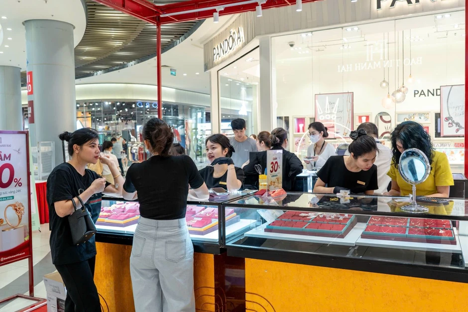 Giá vàng sáng 28/5: Sức mua tăng trở lại, nhà đầu tư tranh thủ 'bắt sóng' Giá vàng sáng 28/5: Sức mua tăng trở lại, nhà đầu tư tranh thủ 'bắt sóng'