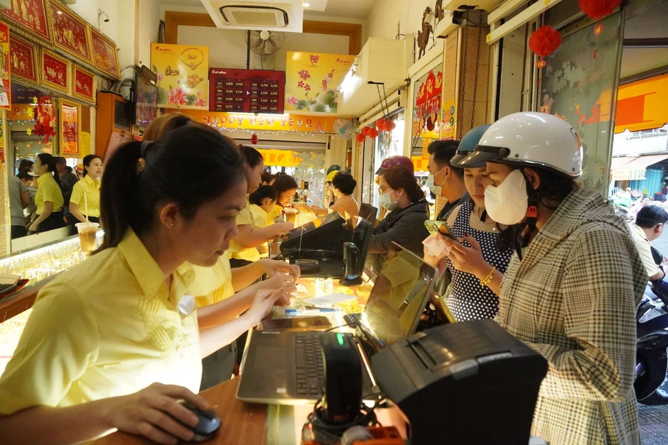 Giá vàng sáng 28/5: Sức mua tăng trở lại, nhà đầu tư tranh thủ 'bắt sóng' Giá vàng sáng 28/5: Sức mua tăng trở lại, nhà đầu tư tranh thủ 'bắt sóng'