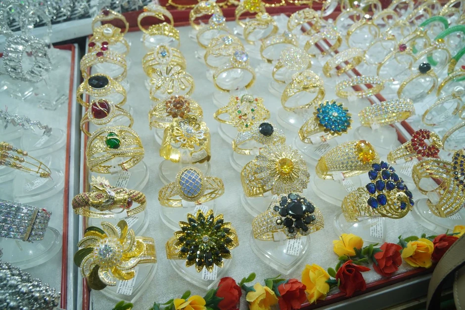 Giá vàng sáng 28/7 tiếp tục giảm, người dân tăng bán ra Giá vàng sáng 28/7 tiếp tục giảm, người dân tăng bán ra