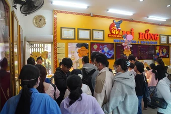Giá vàng sáng 28/7 tiếp tục giảm, người dân tăng bán ra
