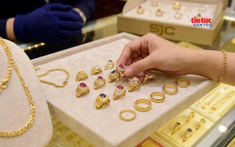 Giá vàng sáng 30/7: SJC tăng 2 triệu đồng/lượng, thế giới biến động sau quyết định của Fed