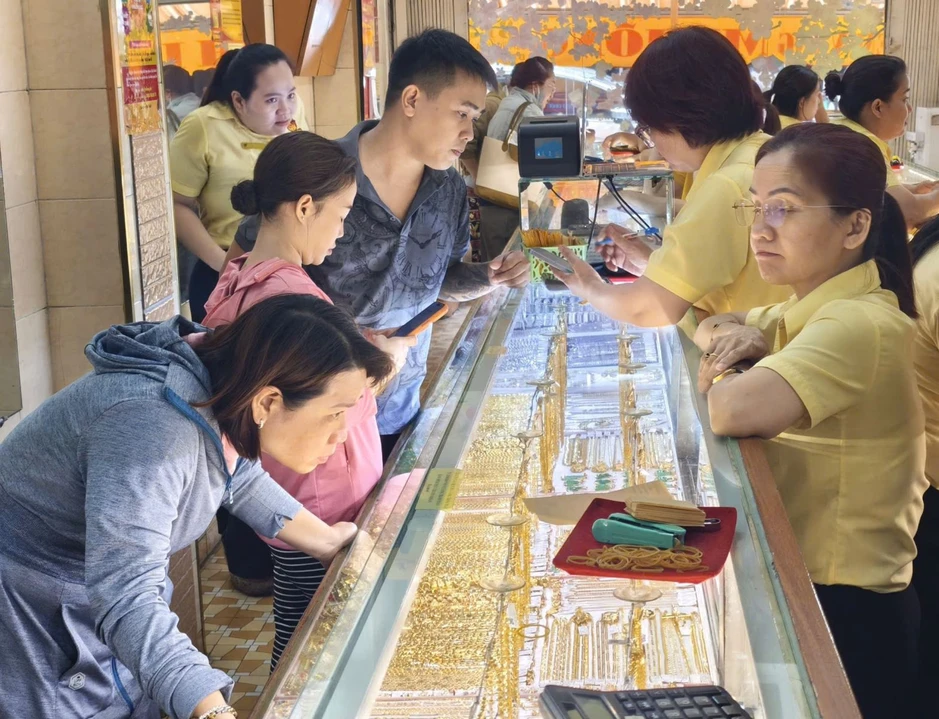 Giá vàng sáng 31/7 tăng nhẹ, chênh lệch mua bán nới rộng 4 triệu đồng Giá vàng sáng 31/7 tăng nhẹ, chênh lệch mua bán nới rộng 4 triệu đồng
