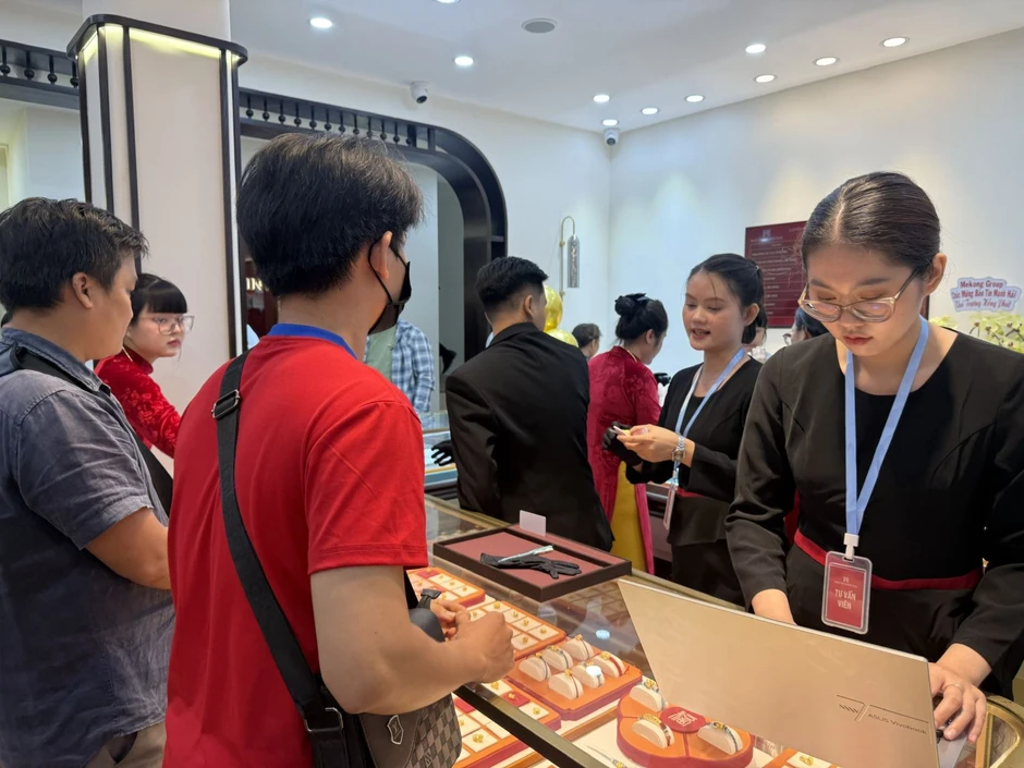 Giá vàng sáng 31/7 tăng nhẹ, chênh lệch mua bán nới rộng 4 triệu đồng Giá vàng sáng 31/7 tăng nhẹ, chênh lệch mua bán nới rộng 4 triệu đồng