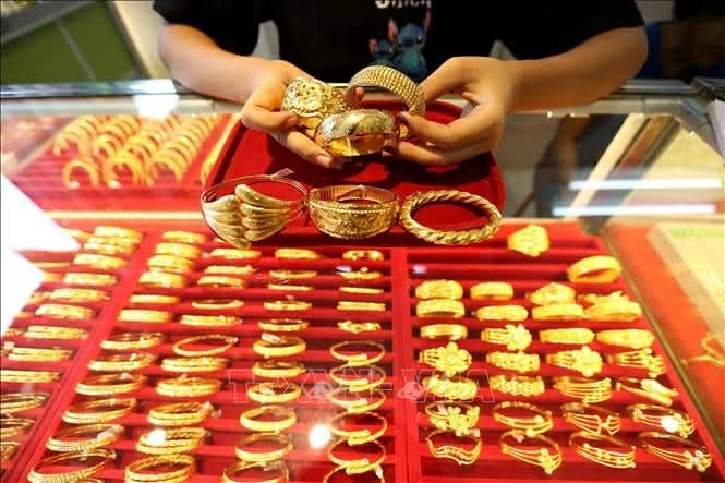 Giá vàng sáng 4/5 giảm theo đà điều chỉnh của thế giới Giá vàng sáng 4/5 giảm theo đà điều chỉnh của thế giới