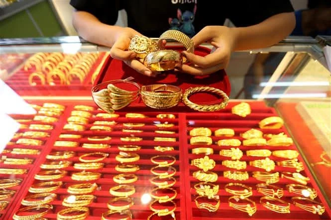 Giá vàng SJC sáng 17/7 lao dốc gần 2 triệu đồng/lượng Giá vàng SJC sáng 17/7 lao dốc gần 2 triệu đồng/lượng