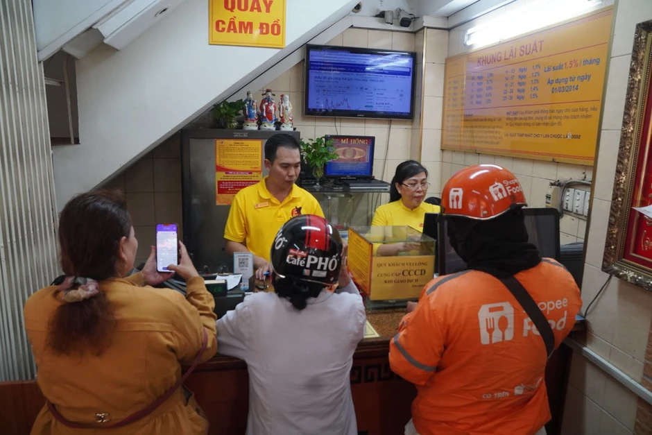 Giá vàng SJC sáng 17/7 lao dốc gần 2 triệu đồng/lượng Giá vàng SJC sáng 17/7 lao dốc gần 2 triệu đồng/lượng