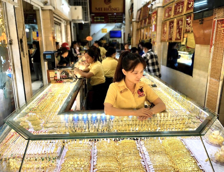Giá vàng SJC sáng 4/8 giảm 1 triệu đồng/lượng Giá vàng SJC sáng 4/8 giảm 1 triệu đồng/lượng