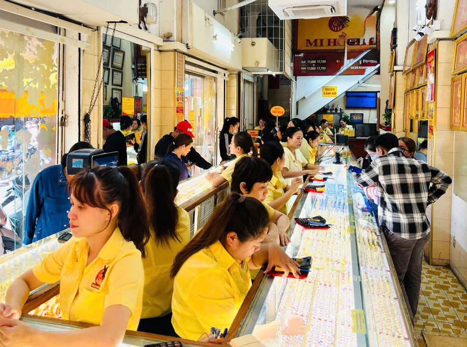 Giá vàng SJC sáng 4/8 giảm 1 triệu đồng/lượng Giá vàng SJC sáng 4/8 giảm 1 triệu đồng/lượng