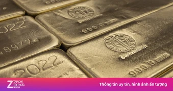 Giá vàng thế giới rơi xuống dưới 5.000 USD