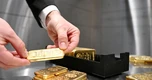 Giá vàng thế giới tăng, sức ép lớn từ USD