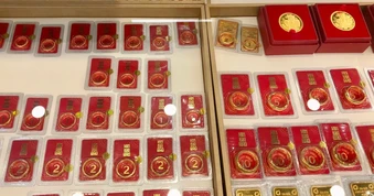 Giá vàng tiếp đà giảm mạnh