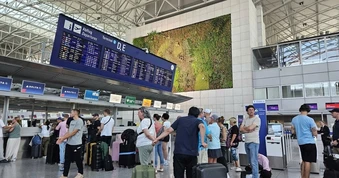 Giá vé máy bay đi châu Âu khan và lên cả trăm triệu, nhiều người “đứng ngồi không yên"