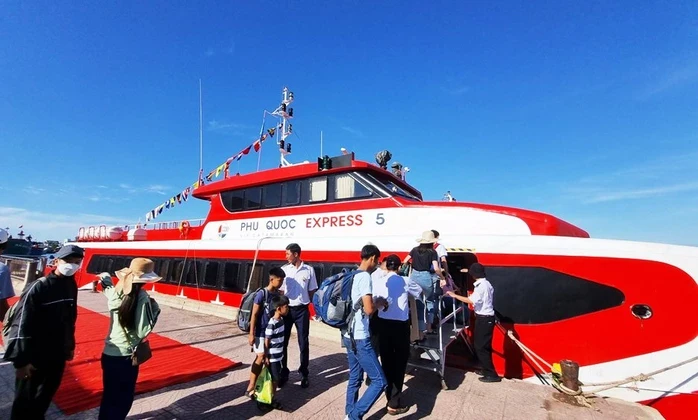 Giá vé tàu cao tốc Phú Quốc giảm "sốc" khi tuyến Sa Kỳ - Lý Sơn hoạt động lại Giá vé tàu cao tốc Phú Quốc giảm "sốc" khi tuyến Sa Kỳ - Lý Sơn hoạt động lại