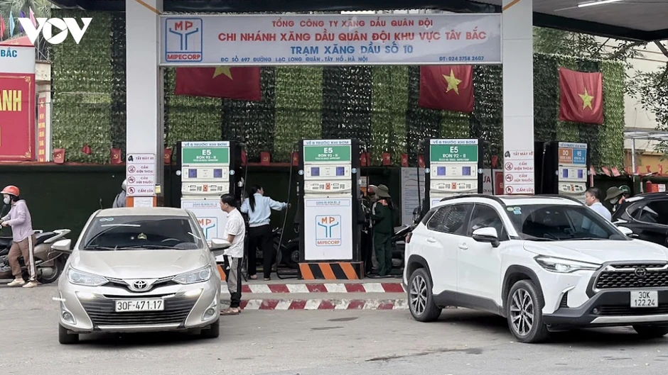 Giá xăng dầu đồng loạt giảm từ 15h00 chiều nay 18/6 Giá xăng dầu đồng loạt giảm từ 15h00 chiều nay 18/6