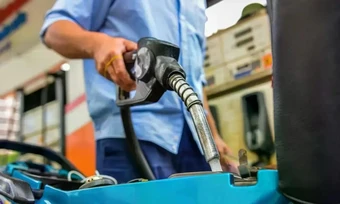 Giá xăng dầu đồng loạt tăng mạnh
