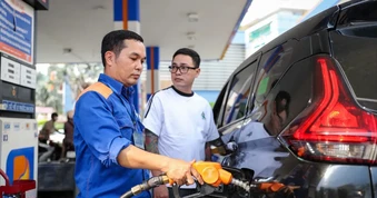 Giá xăng dầu giảm mạnh từ 14 giờ ngày 25-3