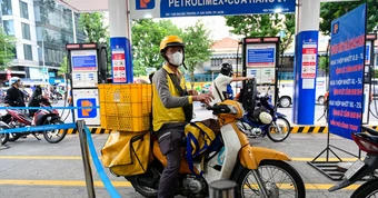 Giá xăng dầu giảm tiếp, có loại hạ tới hơn 3.100 đồng/lít