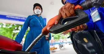 Giá xăng dầu giảm từ 15h chiều 14-5