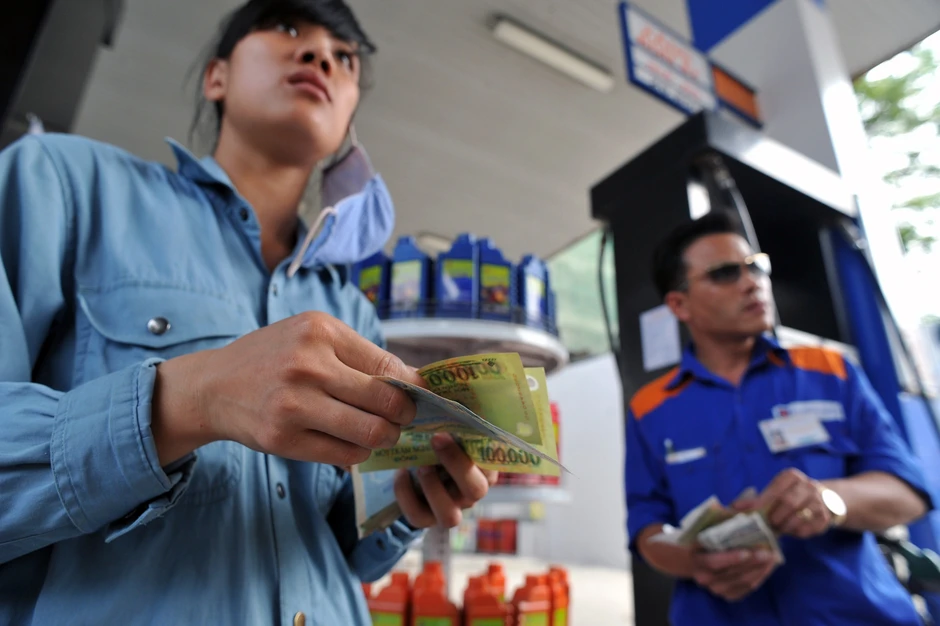 Giá xăng dầu hôm nay 13/5: Dầu thế giới neo cao, trong nước sắp có giá mới Giá xăng dầu hôm nay 13/5: Dầu thế giới neo cao, trong nước sắp có giá mới