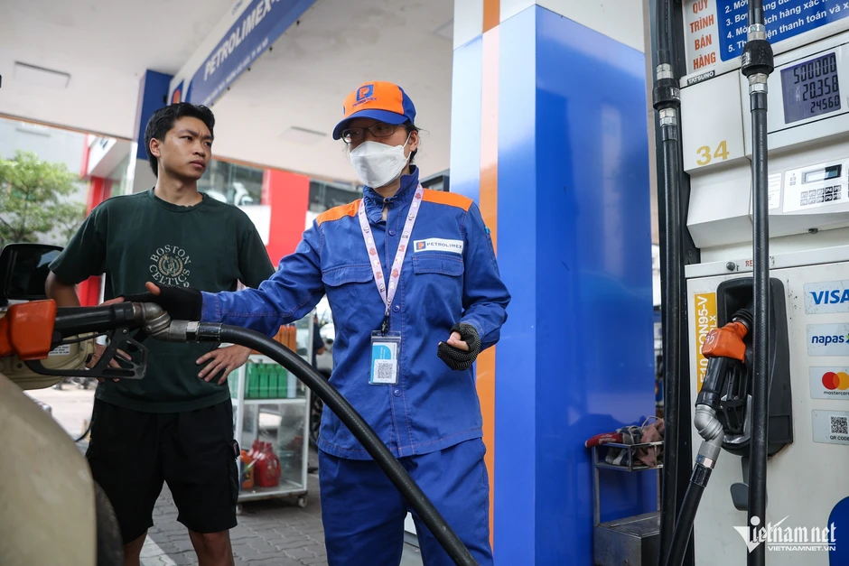Giá xăng dầu hôm nay 14/8: Thế giới giảm, trong nước có giá mới Giá xăng dầu hôm nay 14/8: Thế giới giảm, trong nước có giá mới