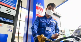 Giá xăng dầu hôm nay 15/4: Dầu thế giới lao dốc, trong nước ở mức thấp